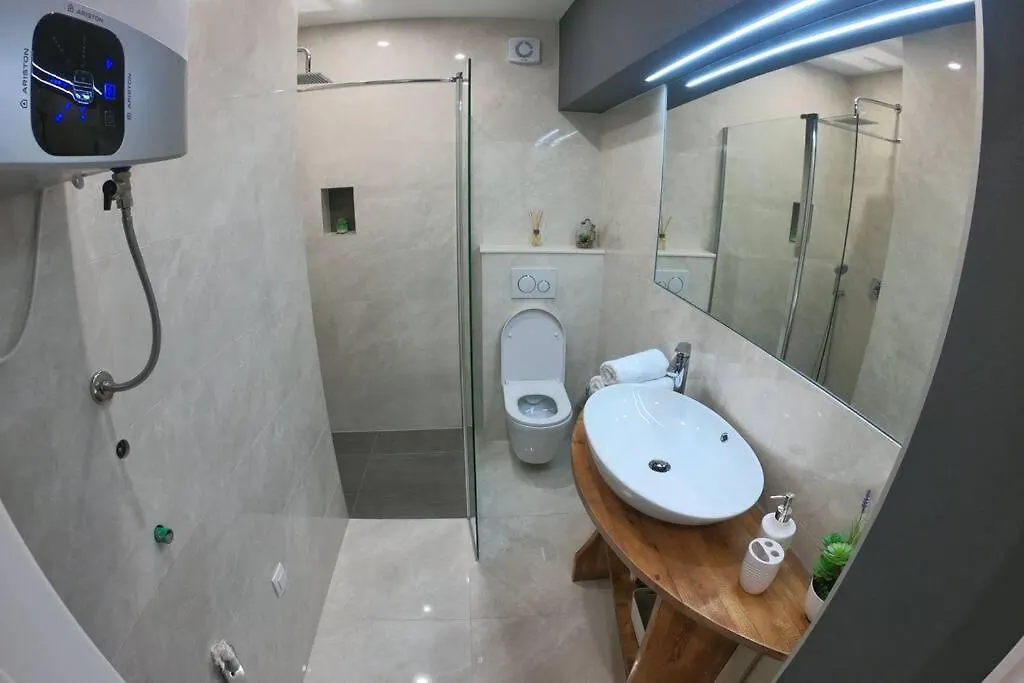 Luxury Dim Apartment Split