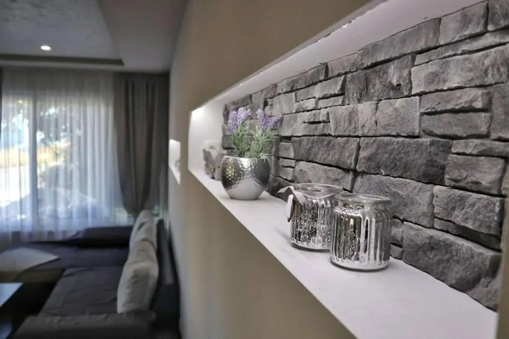 Luxury Dim Apartment Split