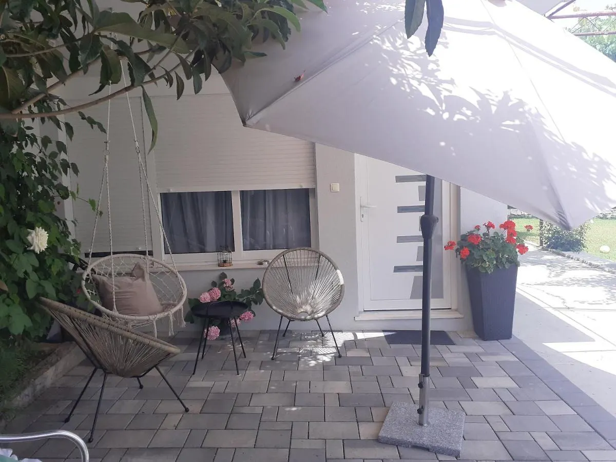 Luxury Dim Apartment Split