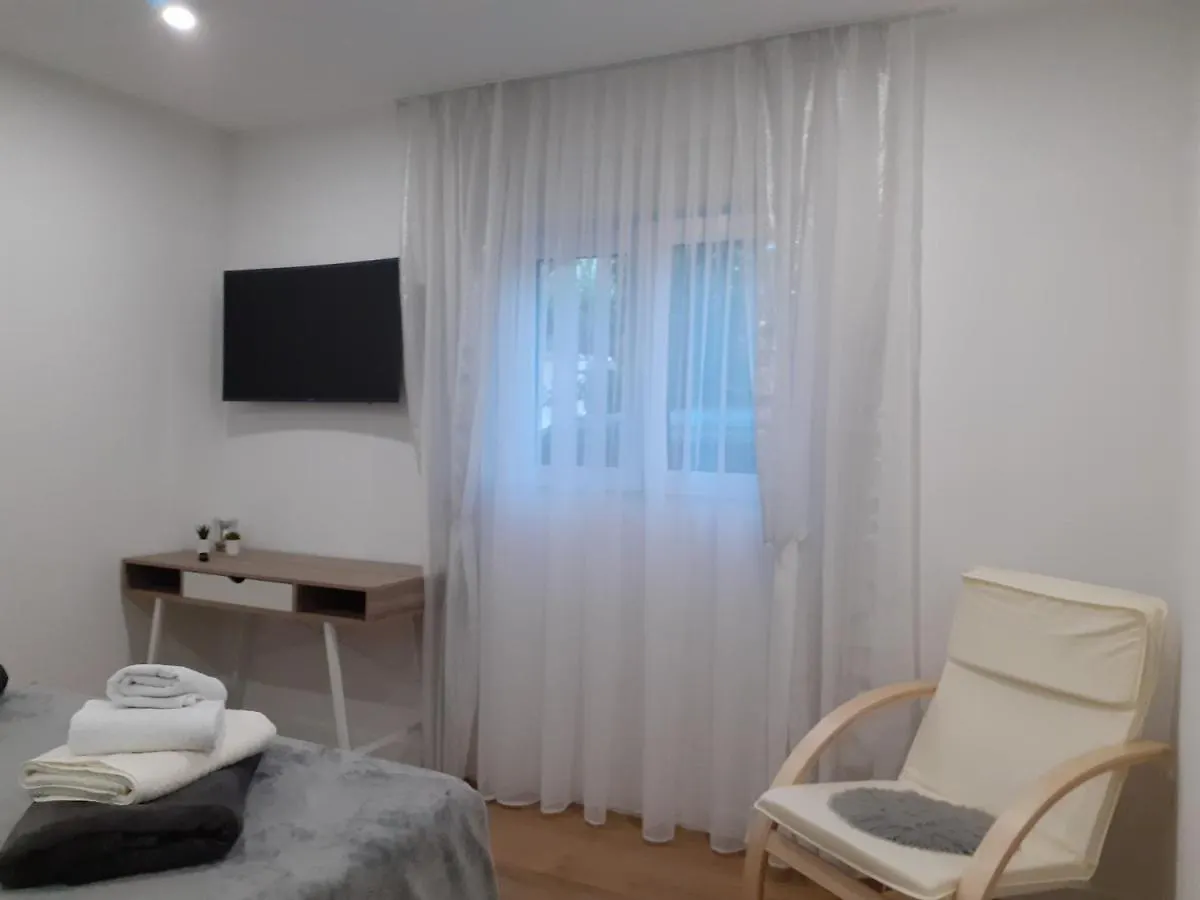 Luxury Dim Apartment Split